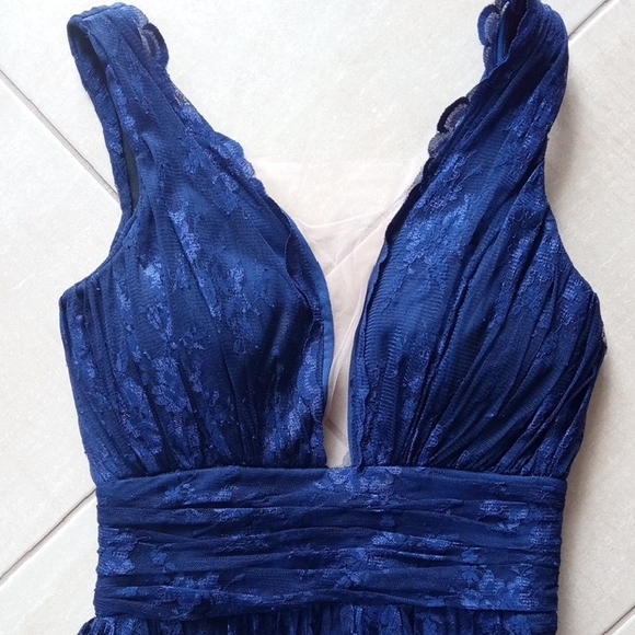 Elegant Navy Blue Lace Evening Gown - Picture 2 of 15
